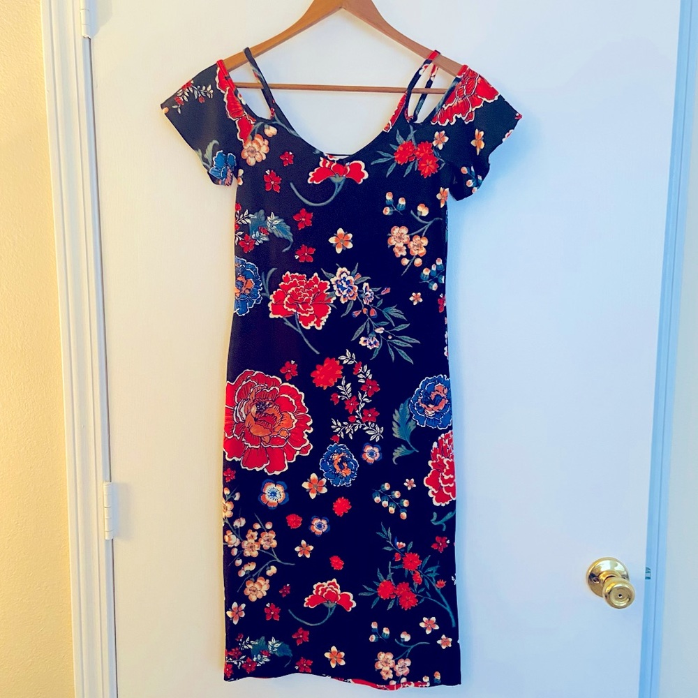 •Floral Bodycon Midi Dress with Sleeves. Size Small•